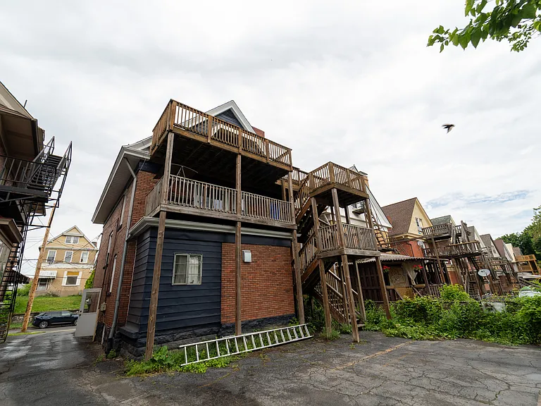 165 Kendall Ave — Photo 10