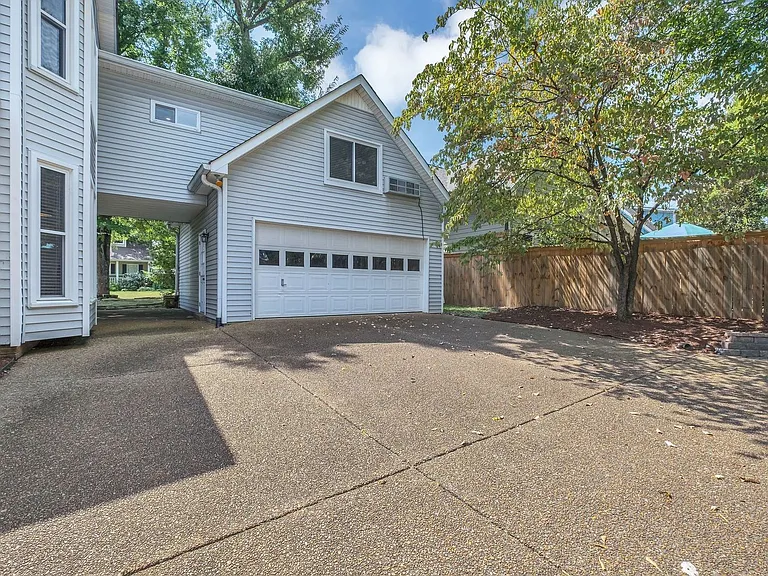 221 Adams Ct — Photo 39