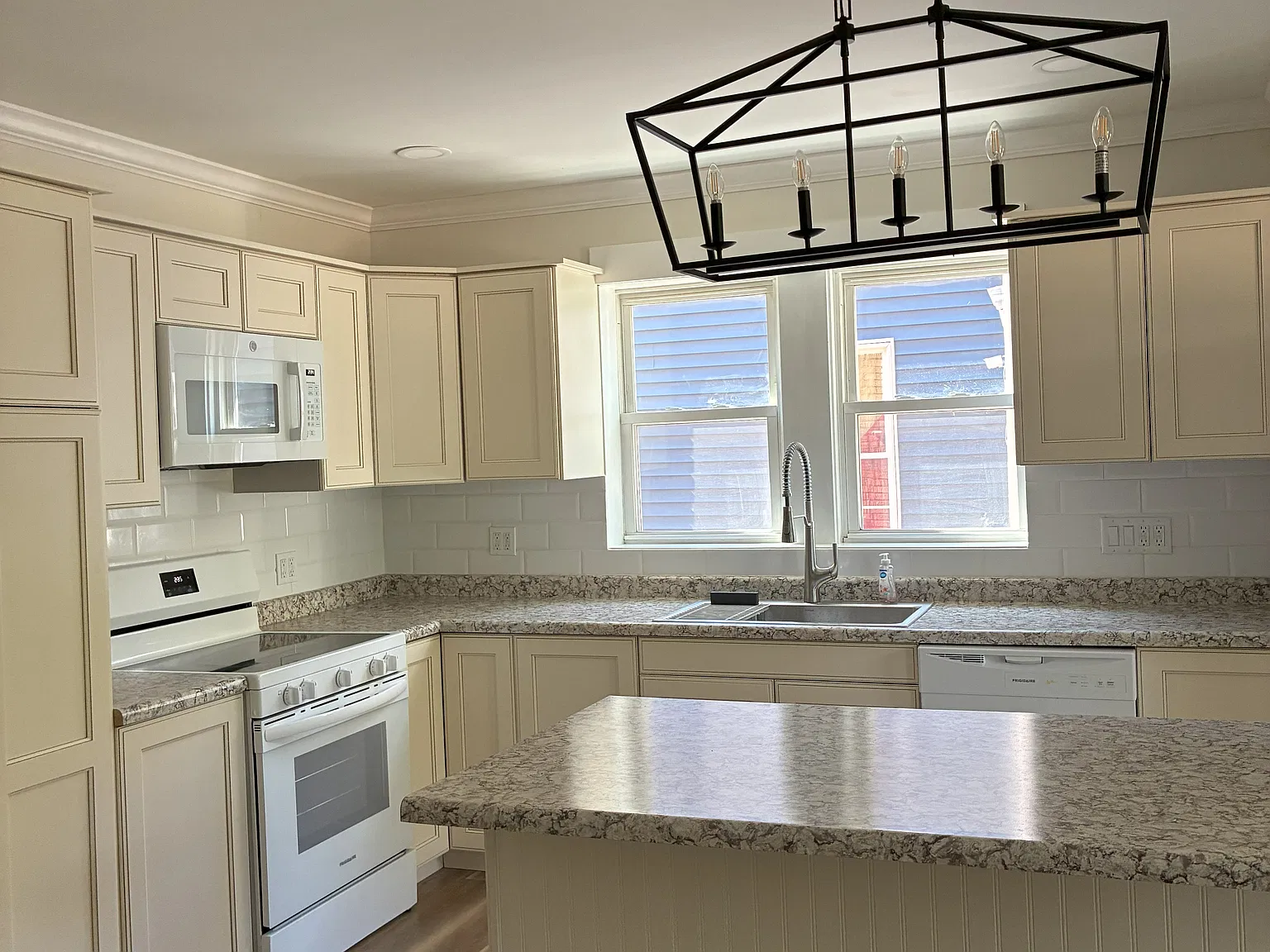 230 Walnut St — Photo 1