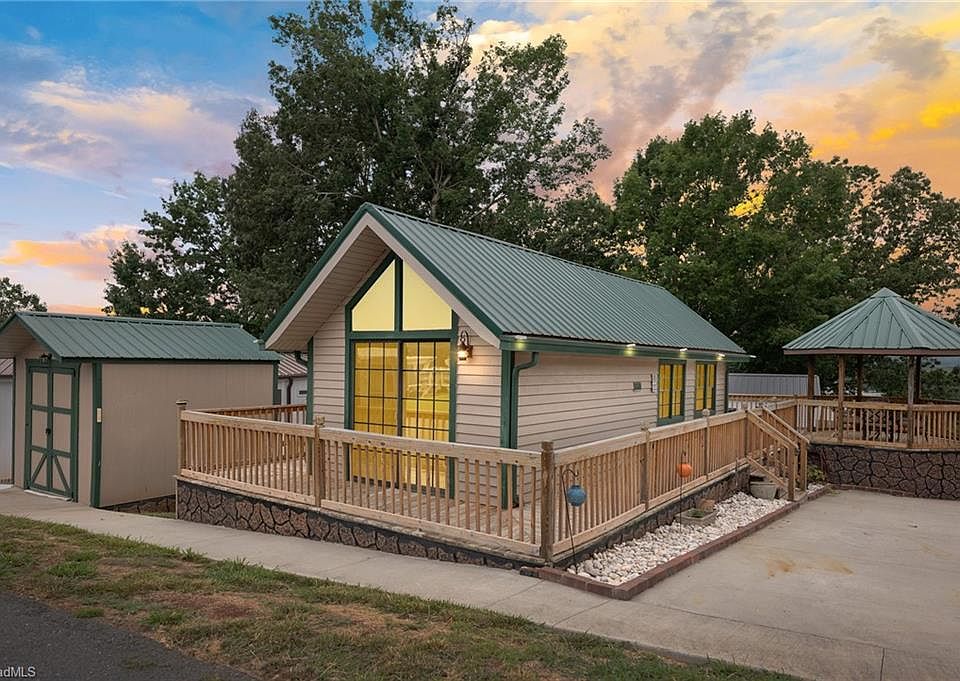 1st image of 123 Grand View Dr