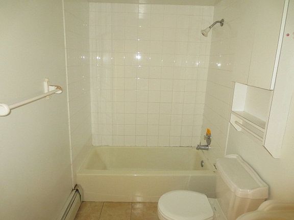 5th image of 2 E Dundee Quarter Dr Unit 104
