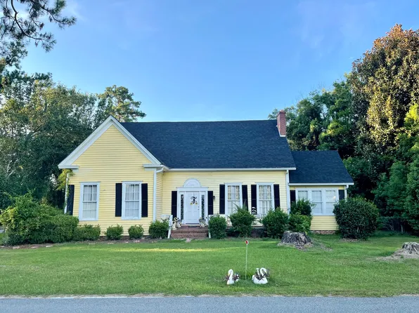 110 3rd Ave SW, Cairo, GA 39828