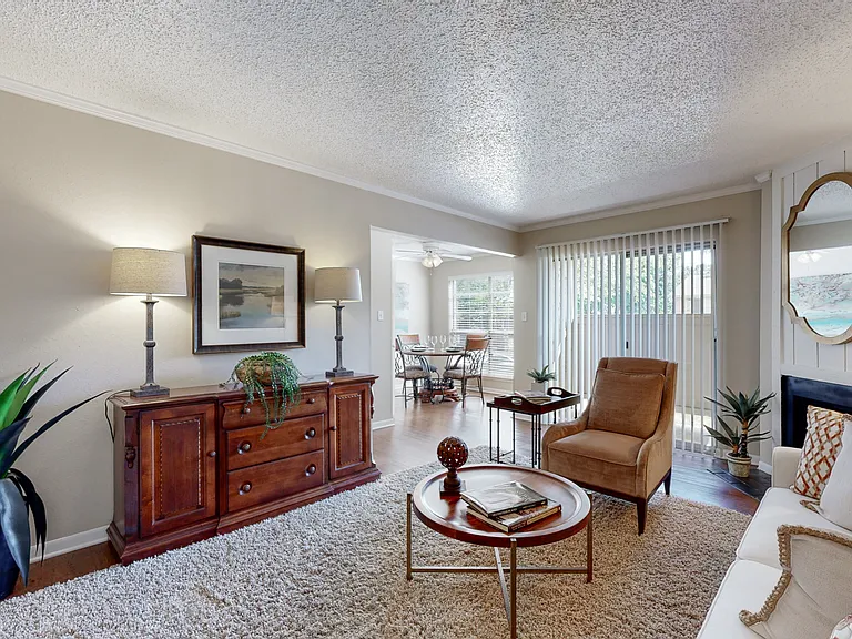 Oak Hollow Apartments — Photo 6