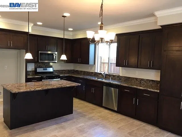 4 bed, 1762 sqft, $2,850 — Photo 3