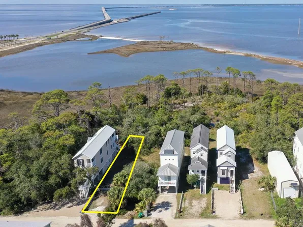 123 Gunn St, Eastpoint, FL 32328