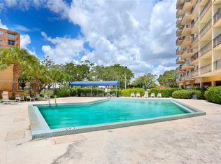 Three Horizons North Cond, North Miami, FL 33161
