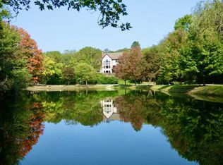 200 River Dr, Trout Valley, IL 60013