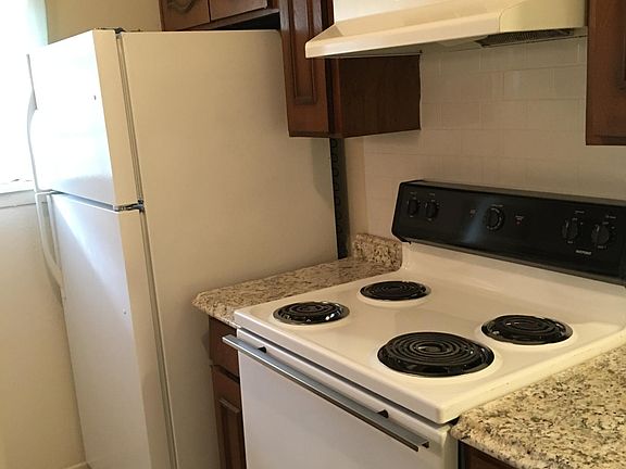 2nd image of 1036 N Wells St