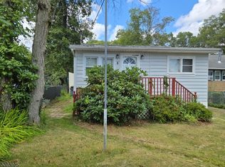 4 Northwestern Trl, Hopatcong Boro, NJ 07843
