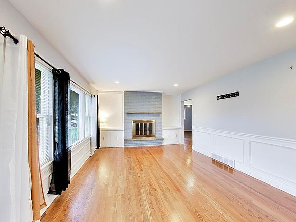 4th image of 14242 Park Ave