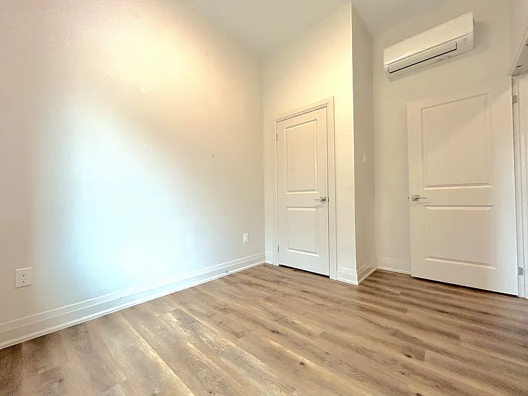 837 King St E #203 — Photo 10