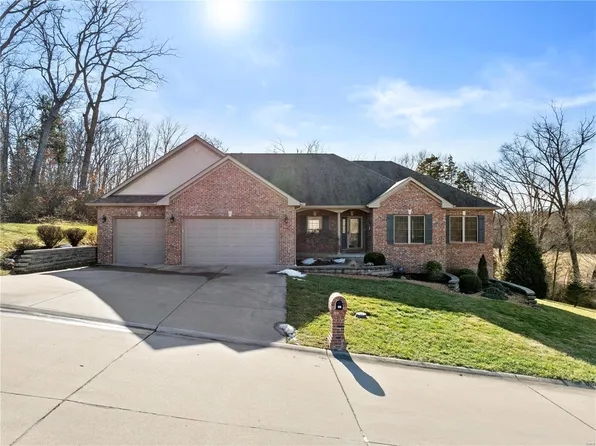 761 Southern Hills Trl, Washington, MO 63090