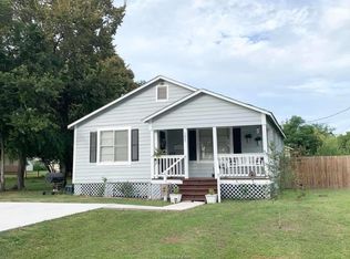 1027 Nolan St, Navasota, TX 77868