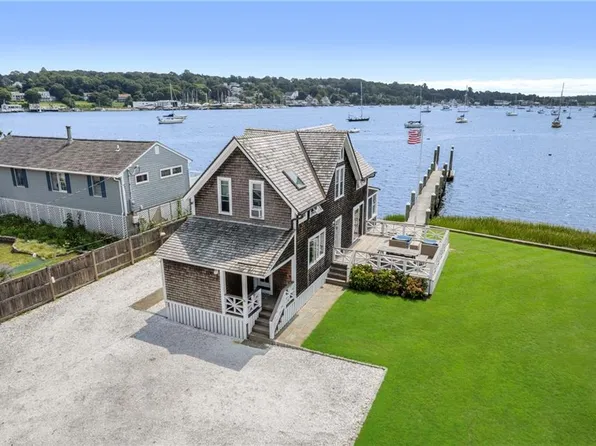 36 Riverside Ave, Portsmouth, RI 02871