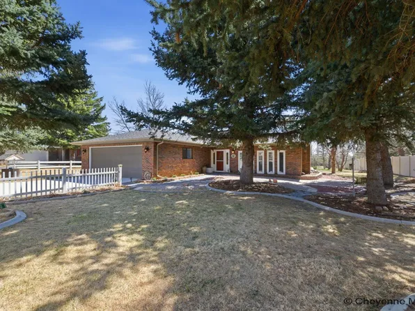 39 Arizona St, Cheyenne, WY 82009