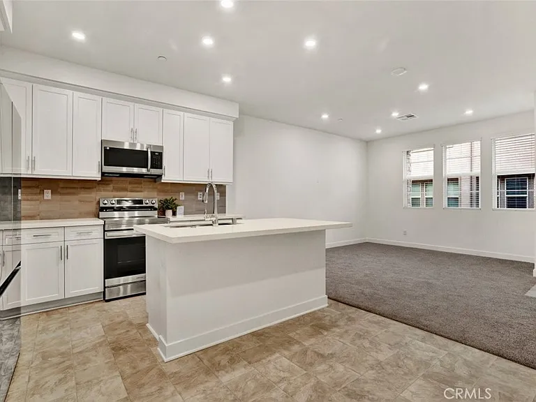 325 Hazel Rancho — Photo 6