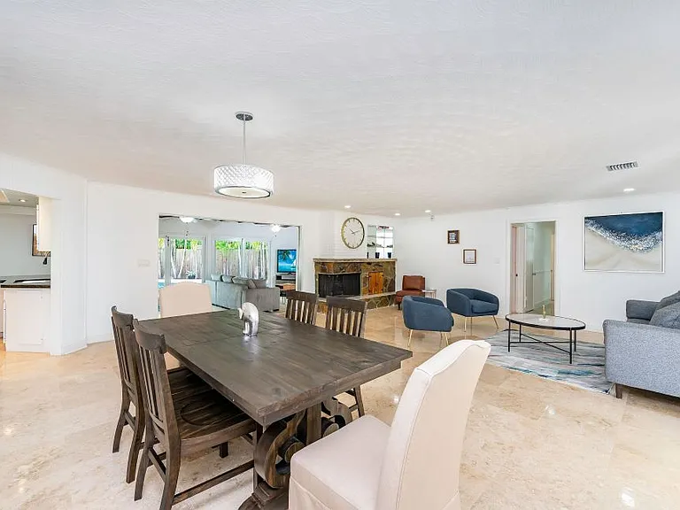 1031 Redbird Ave — Photo 3