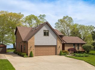 11312 Lakeside Dr, North East, PA