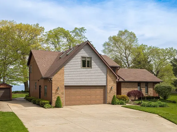 11312 Lakeside Dr, North East, PA 16428