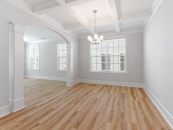 4th image of 199 N Maple Walk Dr