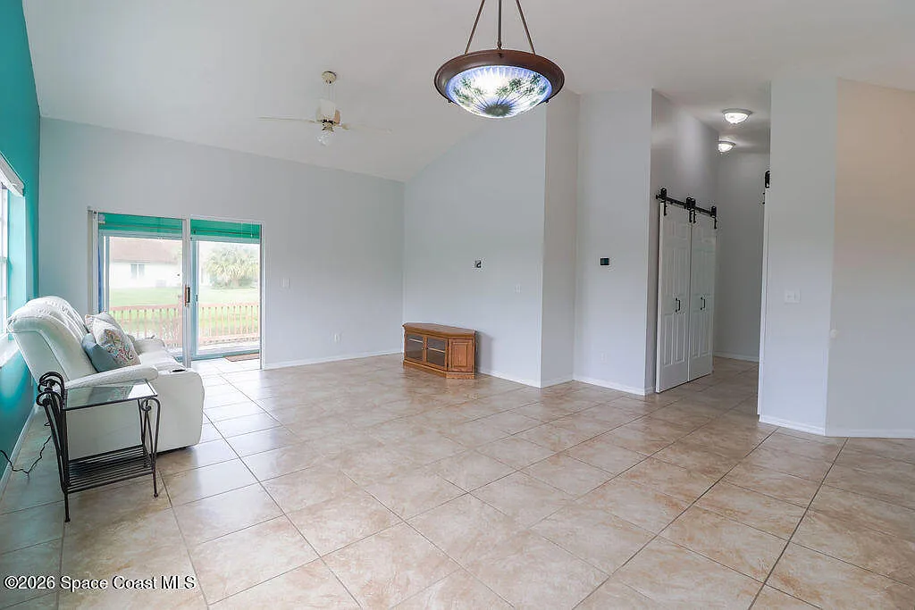 2 bed, 2.0 bath, 1317 sqft, $2,000 — Photo 3