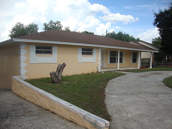 3rd image of 8415 Village Green Dr.