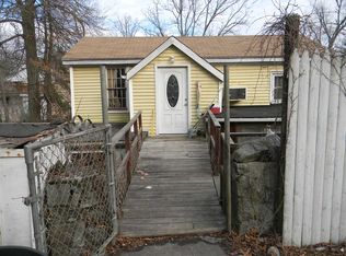 2 Avon Rd, Lake Peekskill, NY 10537