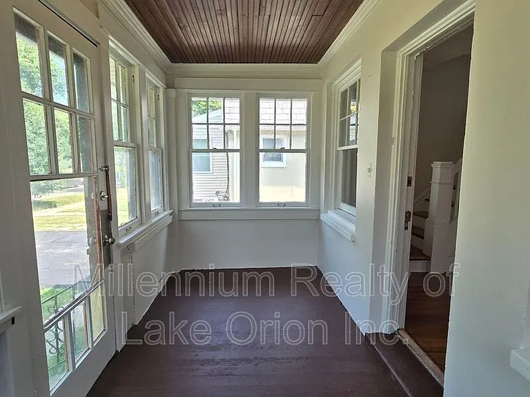 96 Oliver St — Photo 4