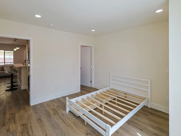 1118 W 37th Dr — Photo 36