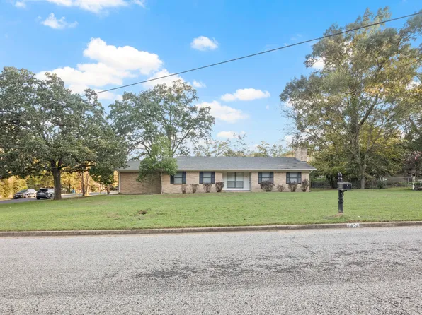 1424 Larkin Ave, Mount Pleasant, TX 75455