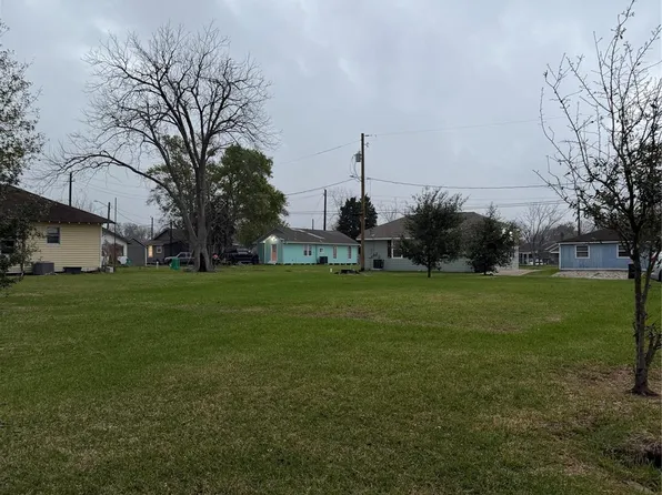 3117 Iowa St, Baytown, TX 77520