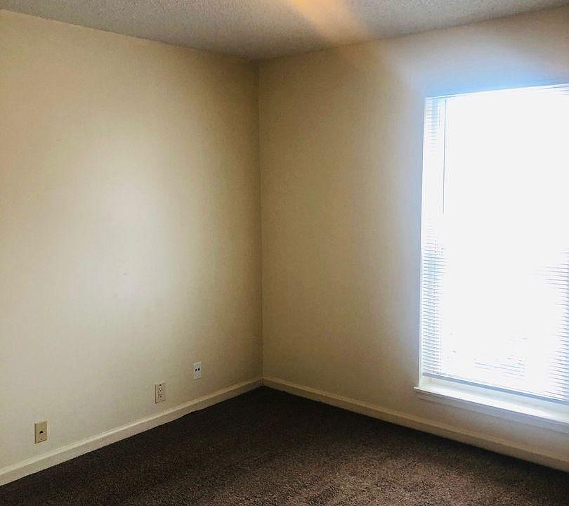 2nd image of 701 Dondee
