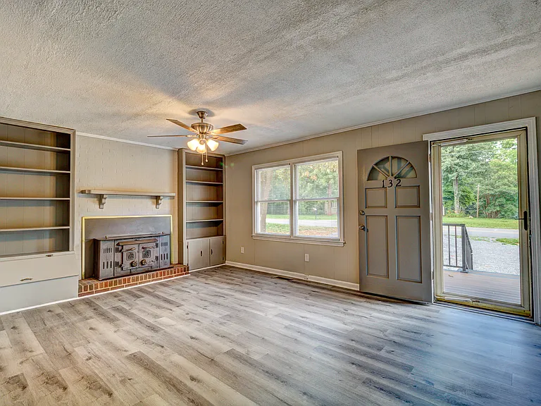 132 Eaker Dr — Photo 4