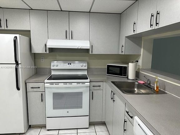 4th image of 10815 SW 112th Ave APT 115
