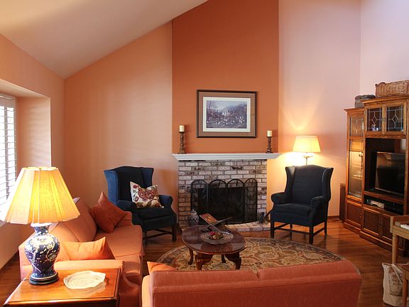 4th image of 9140 Crest Hill Ct