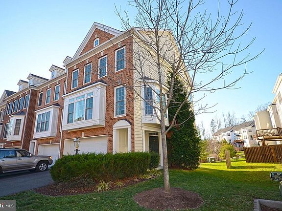 2nd image of 4666 Carisbrooke Ln