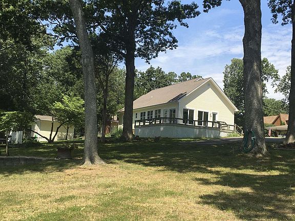 3rd image of 140 Shore Ln