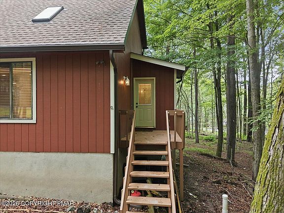 4th image of 220 Muskwink Dr