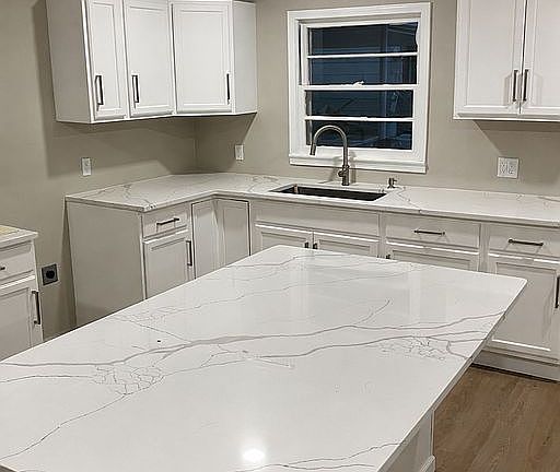 Large quartz island