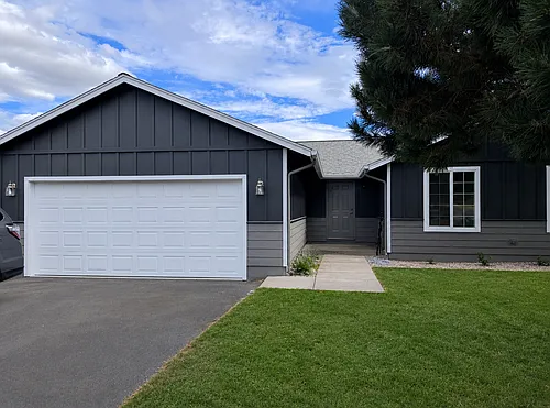 453 SE Ponderosa Dr Photo 1