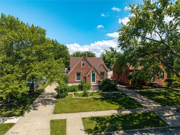 6145 Stanbury Rd, Parma, OH 44129