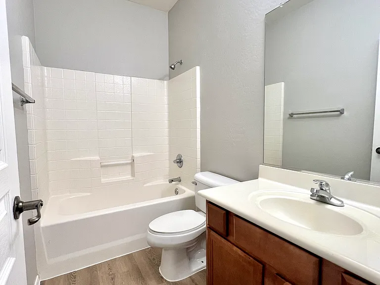 11613 W Jackson St — Photo 18