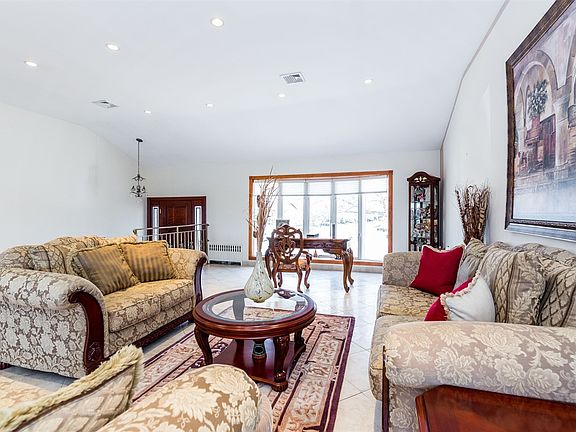 5th image of 639 Golf Dr