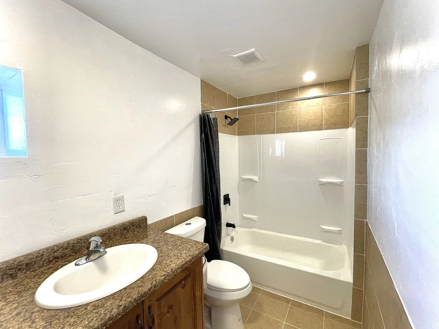 206 8th St - 1 — Photo 2