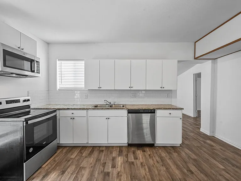708 W Day St — Photo 5