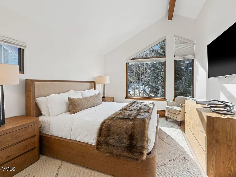 132 W Meadow Dr — Photo 15