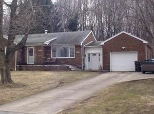 378 Golf Dr SE, Brookfield, OH 44403