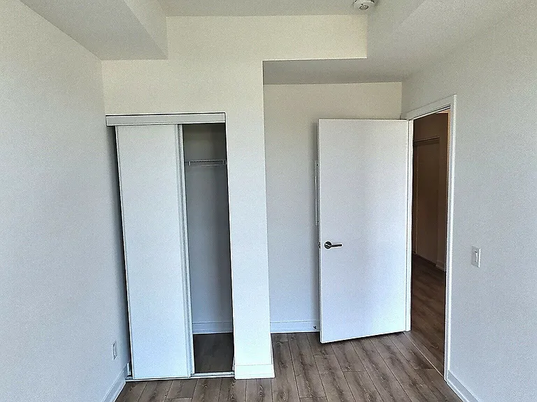 500 Dupont St #509 — Photo 8