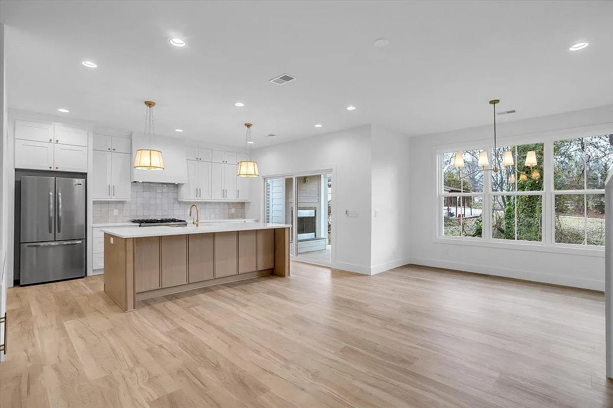 305 Willard St — Photo 2