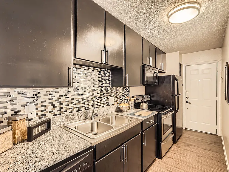 Element Austin Apartments — Photo 6